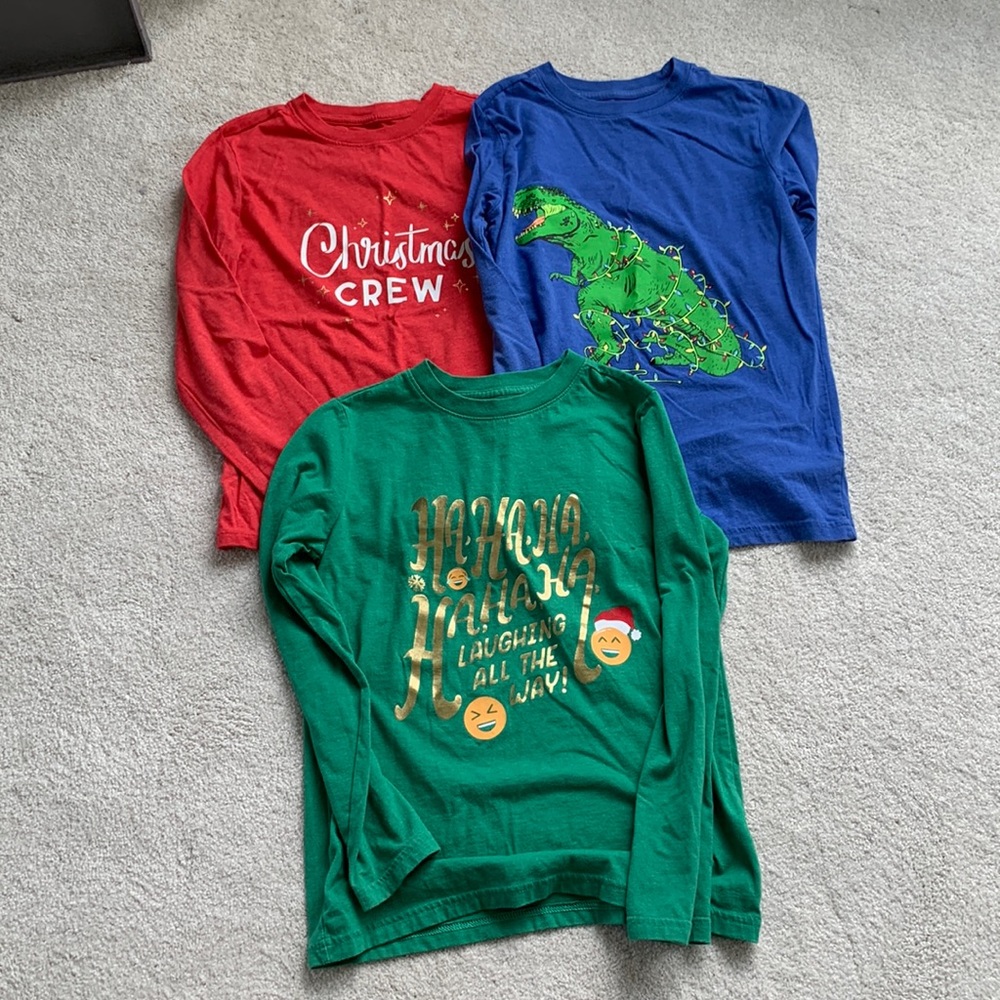 Holiday tshirt bundle 🎅🎄 - Picture 1 of 4